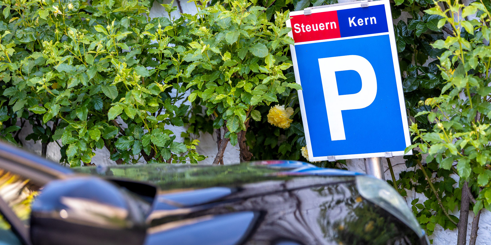 Parkplatzschild des Unternehmens